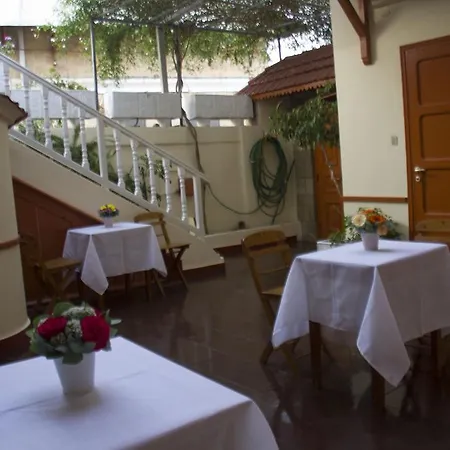 Medieval Rose Hotel 3*