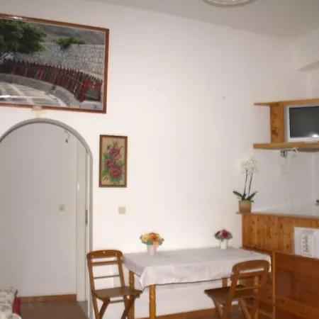 Medieval Rose עיר רודוס