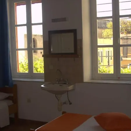 Medieval Rose מלון